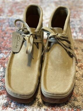 Clarks Suede Chukka Boots in Sand/Tan